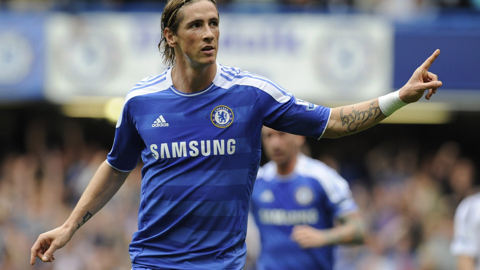 栈道夜行安全体验赛 所有人配备头灯与反光装备